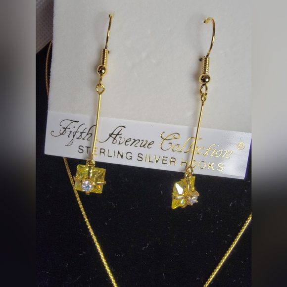 Fifth Avenue necklace and earrings set - Picture 1 of 6